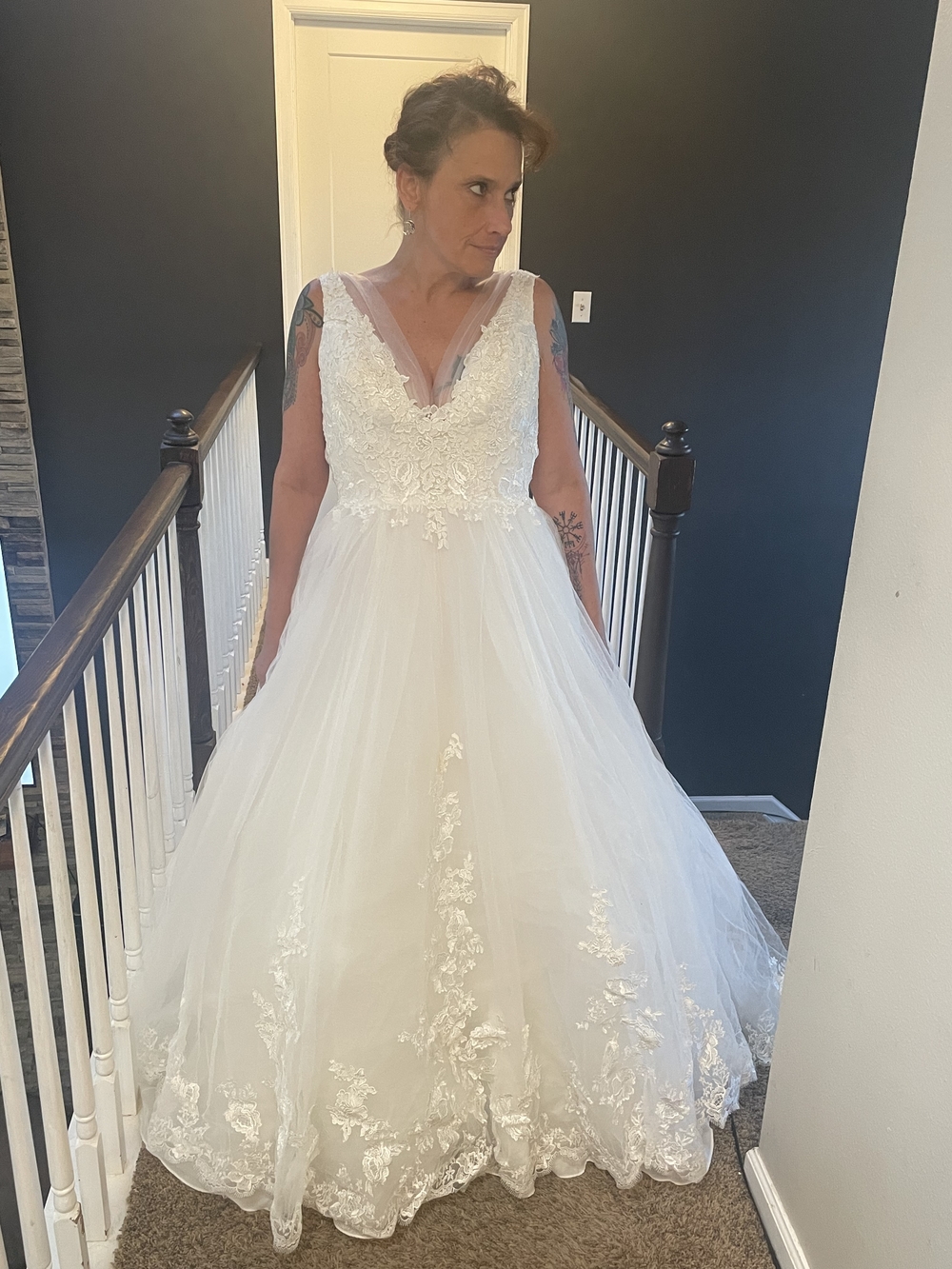 White Lace Appliqué V-Neck Wedding Dress